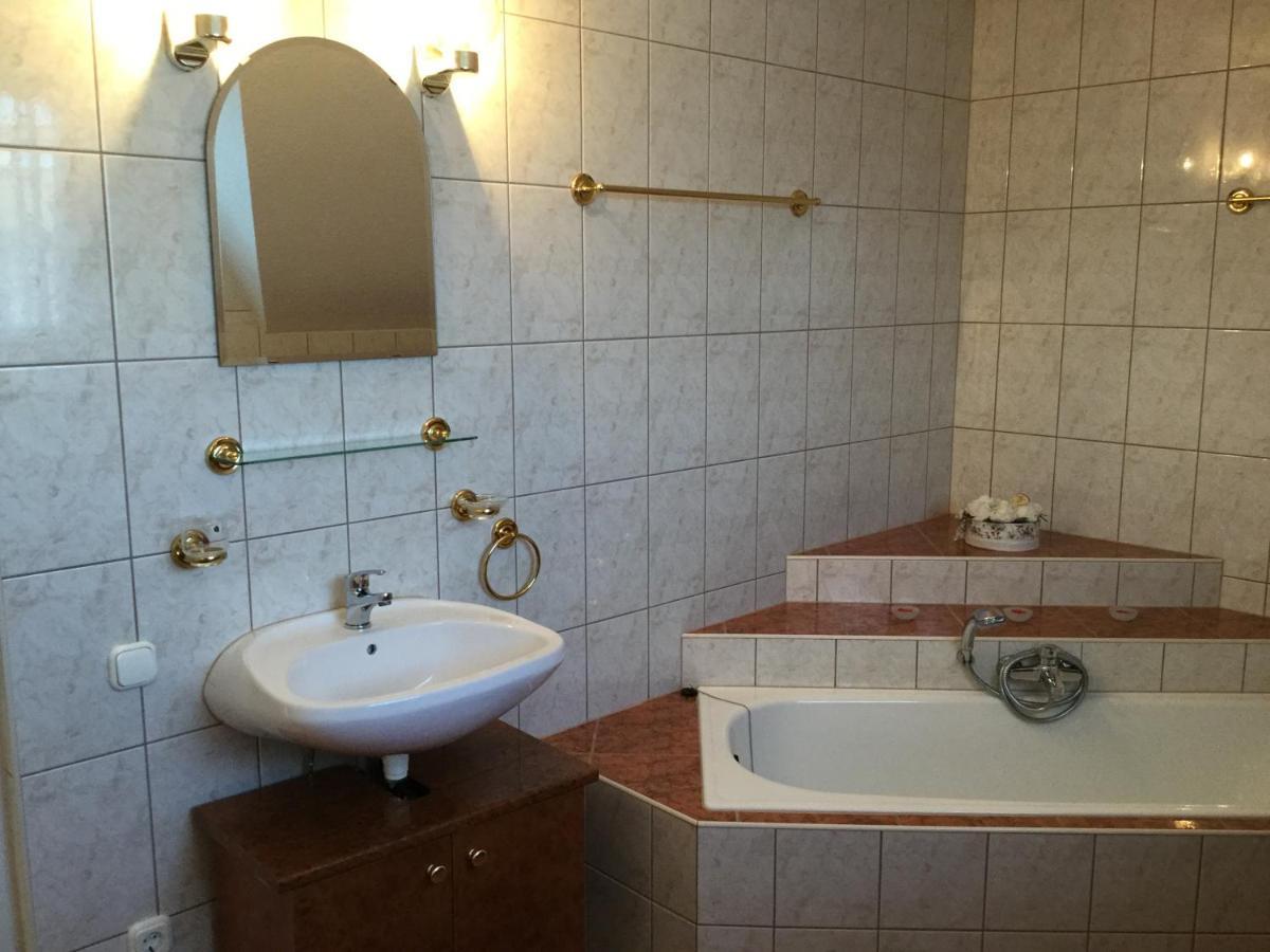 Villa Sueti Nyaralo Balatonmáriafürdő Esterno foto